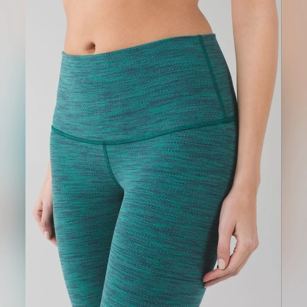Lululemon Wunder Under Crop, Color Diamond Jacquard Teal Size 4